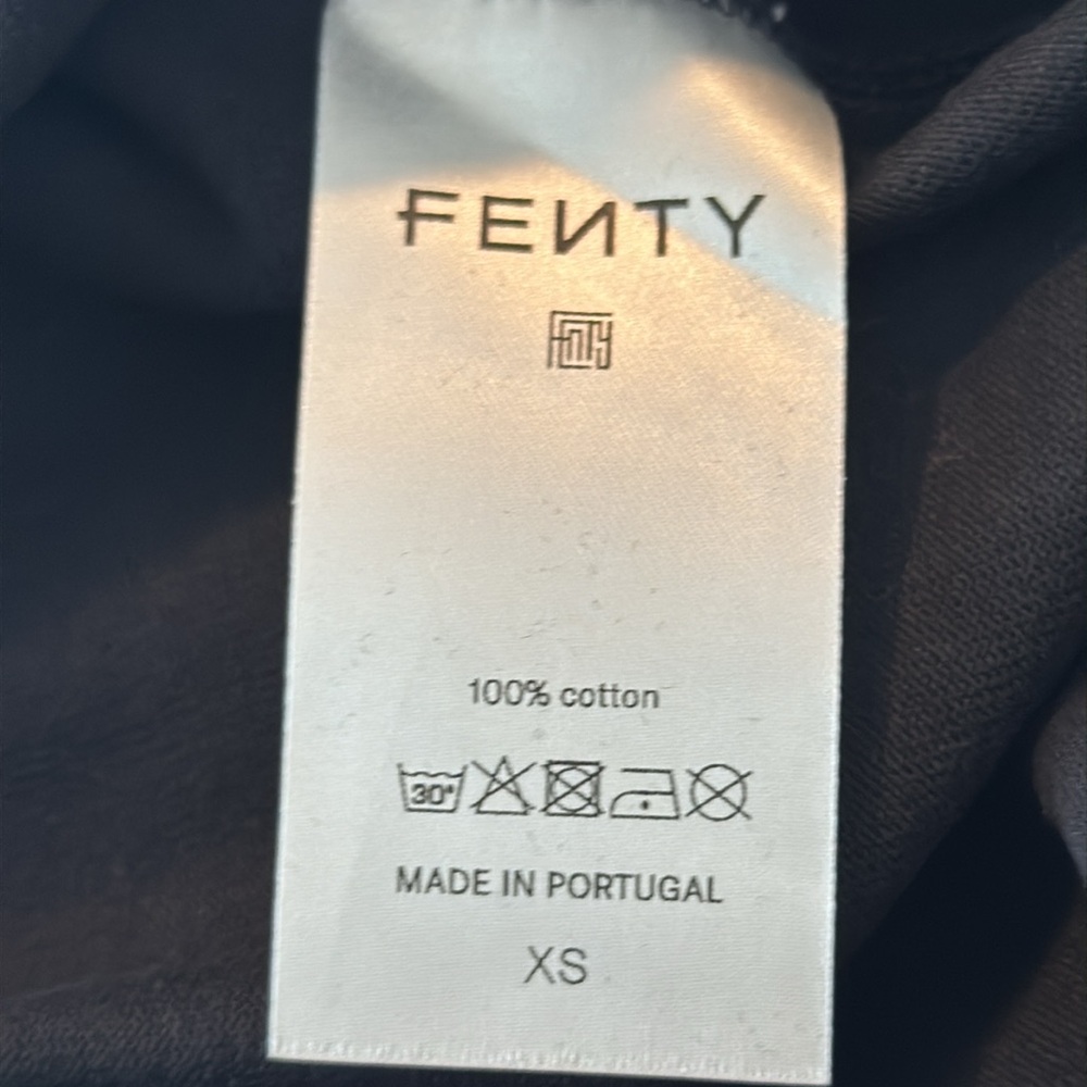 FENTY BEYOND LIMITS PRINT OVERSIZED T-SHIRT IN BLACK 100% cotton size XS EUC - Picture 8 of 10